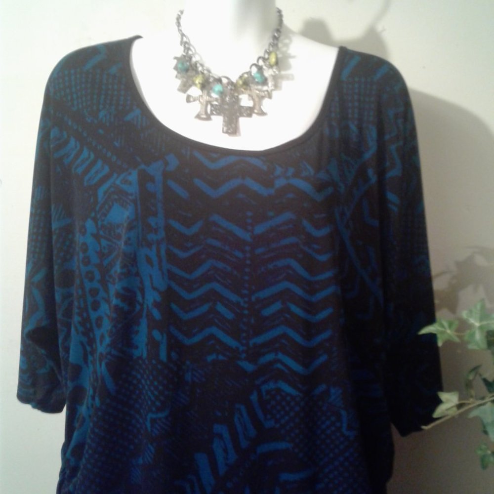 Lavish Green and Black Geometric Print Tun SOLD - Picture 2 of 4